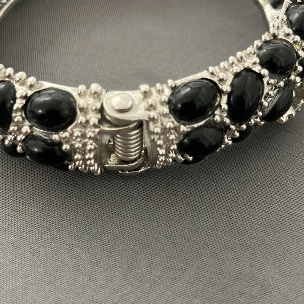 Black & Silver Starfish Bangle Bracelet Spring Hinge - Picture 5 of 6